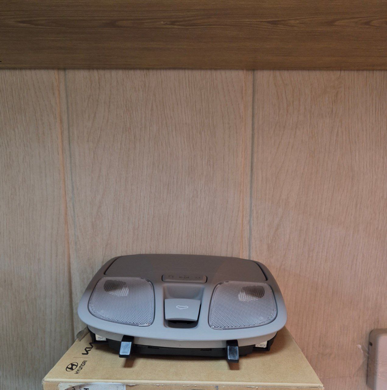 چراغ سقف جلو رنگ توصی هیوندای سوناتا yf2014 با برند : اصلی جنیون پارت با کدفنی : 92810 4R000TX